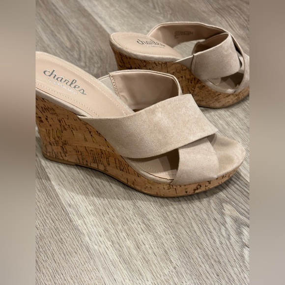 Charles by Charles David Tan Wedge Sandals with Strappy Design - Picture 4 of 10